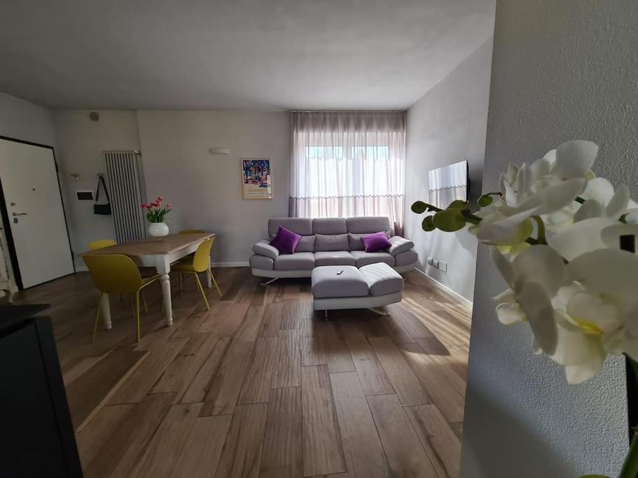Cuore Di Alba Charming Apartment Luaran gambar