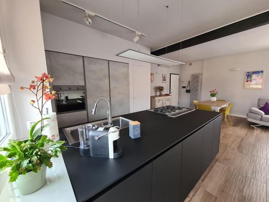 Cuore Di Alba Charming Apartment Luaran gambar