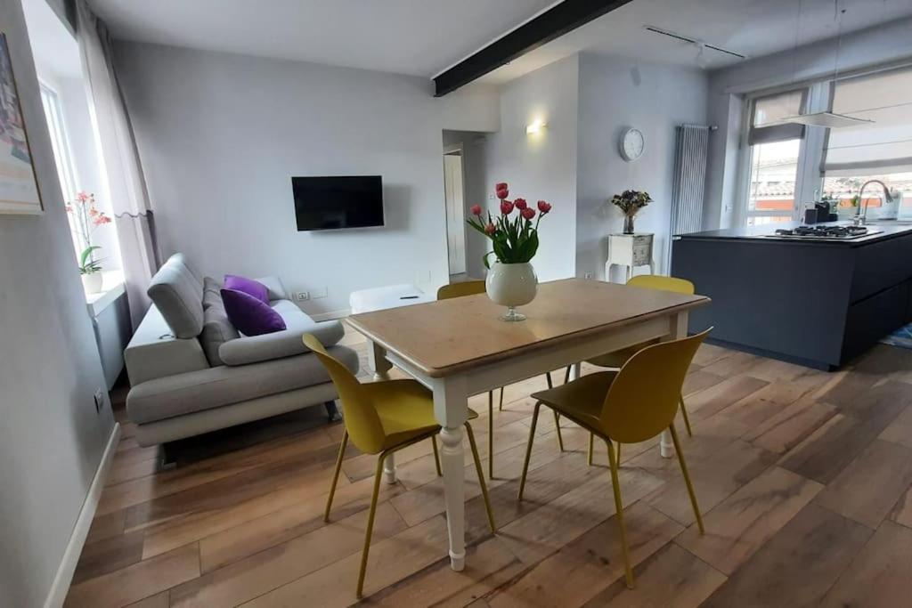 Cuore Di Alba Charming Apartment Luaran gambar