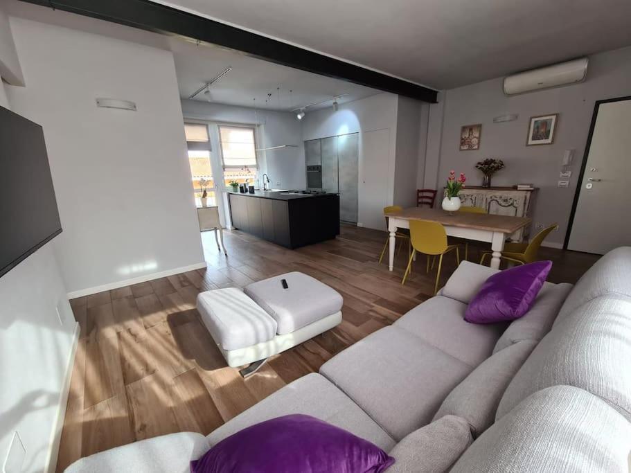Cuore Di Alba Charming Apartment Luaran gambar