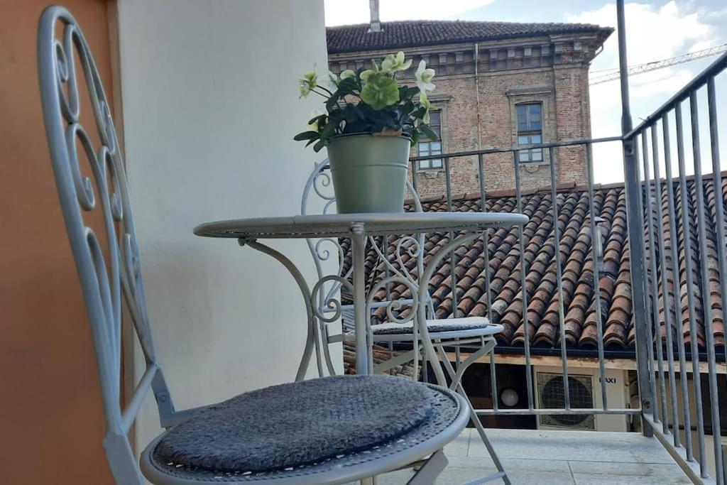 Cuore Di Alba Charming Apartment Luaran gambar